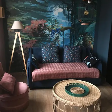 La Cage Aux Oiseaux Apartment *